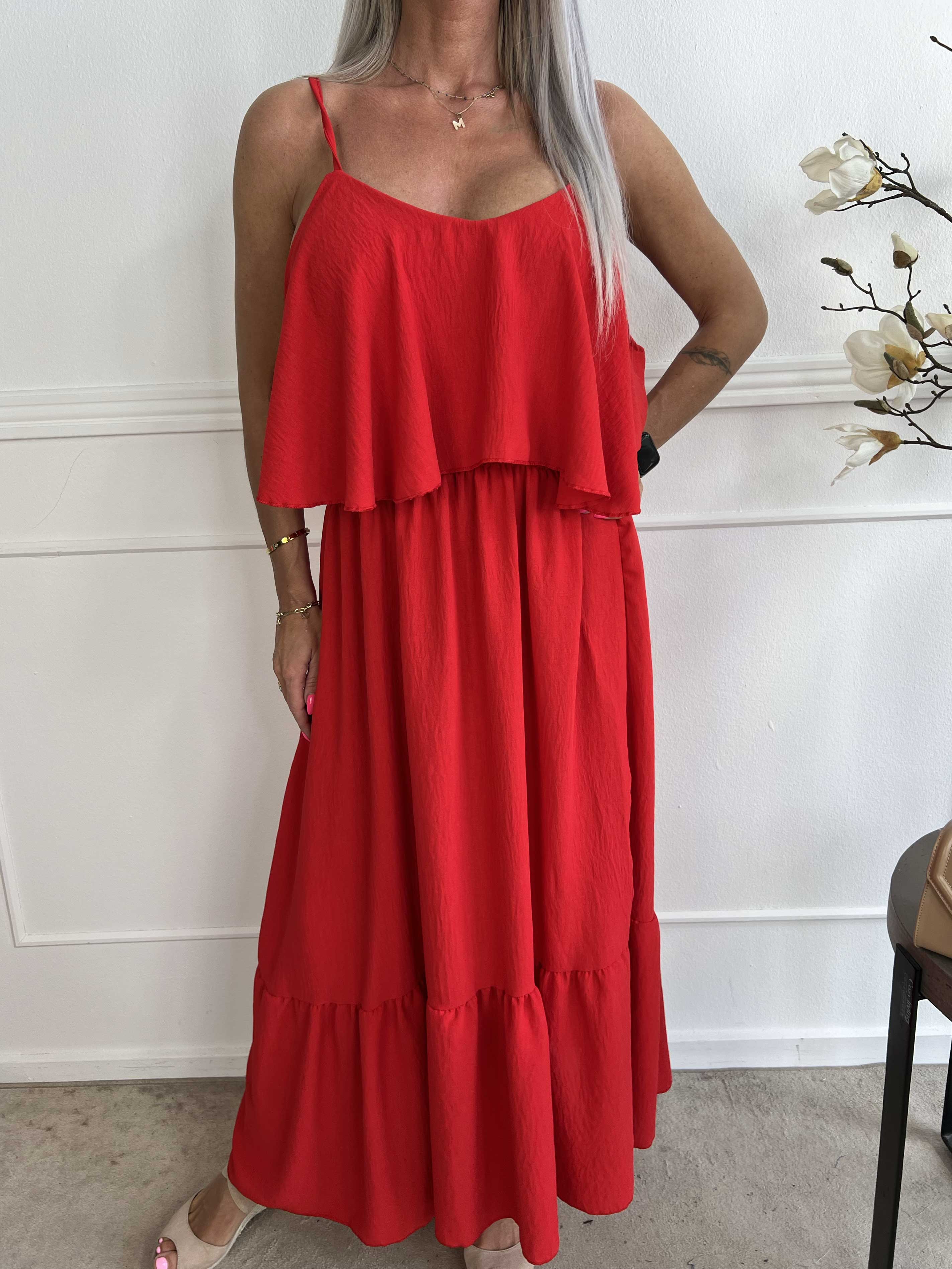 Adelisa - Söt klänning med lång rem och volanger